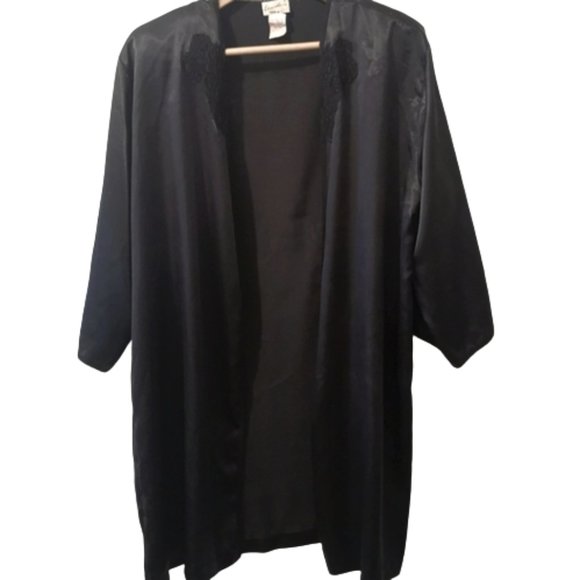 3/$20 Black lightweight robe - Picture 1 of 7